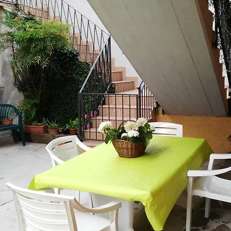Casa Emy アパート Paitone
